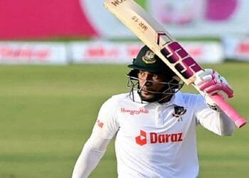 টেস্ট সিরিজ থেকে ছিটকে গেলেন মুশফিক