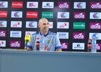 আড়াইশ রানের মধ্যেই লক্ষ্য চায় বাংলাদেশ