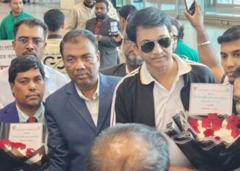 কুয়েতে বাংলাদেশ ফুটবল দলকে ফুলেল অভ্যর্থনা