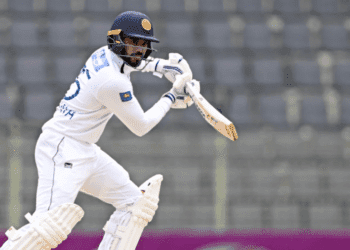 সেঞ্চুরি হাঁকিয়ে রেকর্ড গড়া ধনাঞ্জয়াকে ফেরালেন মিরাজ