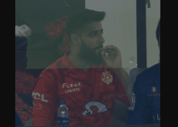 ড্রেসিংরুম বসেই সিগারেটে সুখটান ইমাদের