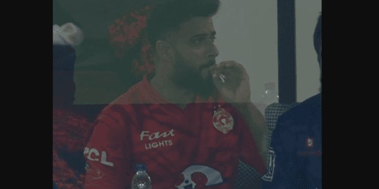 ড্রেসিংরুম বসেই সিগারেটে সুখটান ইমাদের