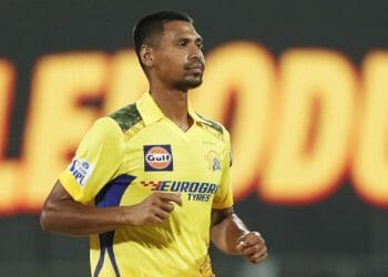 চেন্নাইকে জোড়া উইকেট এনে দিলেন মুস্তাফিজ