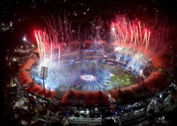 জমকালো আয়োজনে পর্দা উঠল আইপিএলের