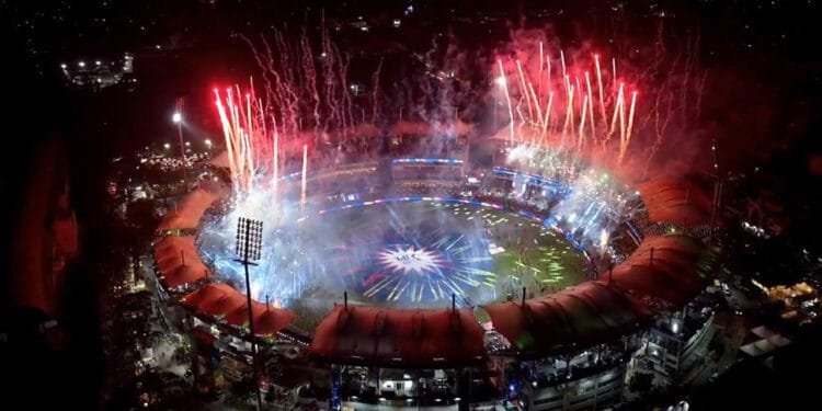 জমকালো আয়োজনে পর্দা উঠল আইপিএলের