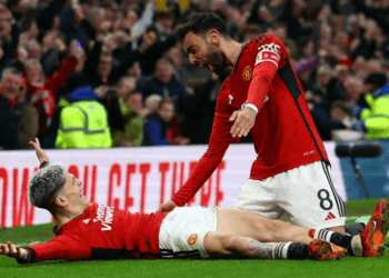 ৭ গোলের ম্যাচে লিভারপুলকে বিদায় করে সেমিতে ইউনাইটেড