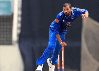 অষ্টমবারের মতো ৫ উইকেট নিলেন মাশরাফী