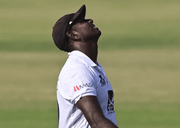 আগের বলে জীবন পেয়ে, পরের বলেই আউট ম্যাথিউস