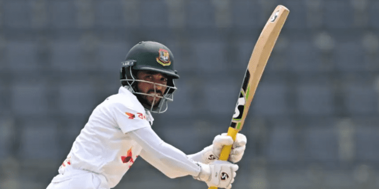 আশা দেখিয়েও মিরাজের বিদায়, বাংলাদেশের ইনিংস লম্বা করছেন মুমিনুল