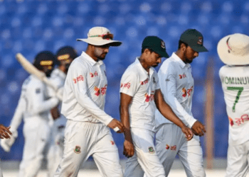 রানের পাহাড় গড়ছে শ্রীলঙ্কা