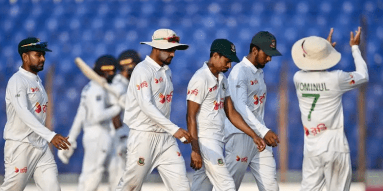 রানের পাহাড় গড়ছে শ্রীলঙ্কা