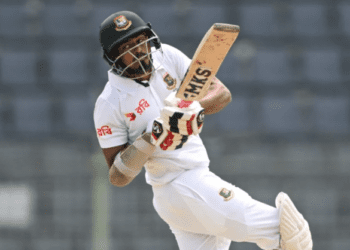 নাইট ওয়াচম্যান থেকে ক্যারিয়ার সেরা ইনিংস তাইজুলের