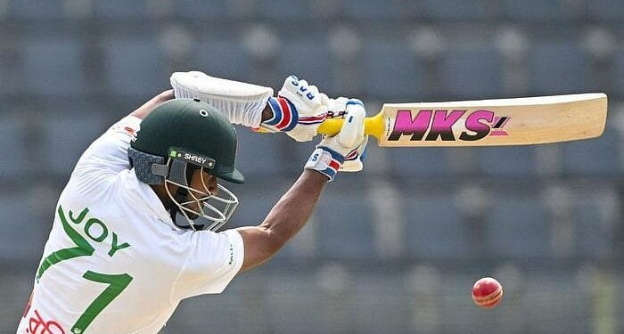 ব্যাখ্যাহীন ব্যাটিংয়ে হারের প্রহর গুণছে বাংলাদেশ