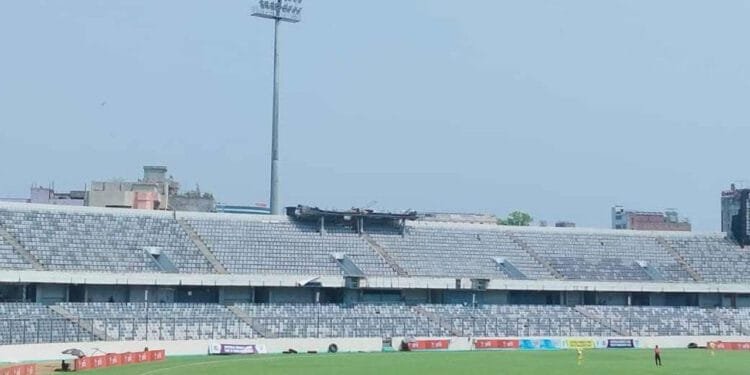 ঝড়ের কারণে ভাঙল মিরপুর স্টেডিয়ামের জায়ান্ট স্ক্রিন