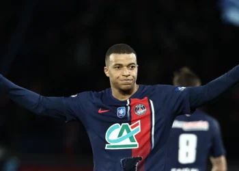 এমবাপের পেলান্টি মিস, গোলরক্ষককে কৃতিত্ব দিলেন পিএসজি কোচ