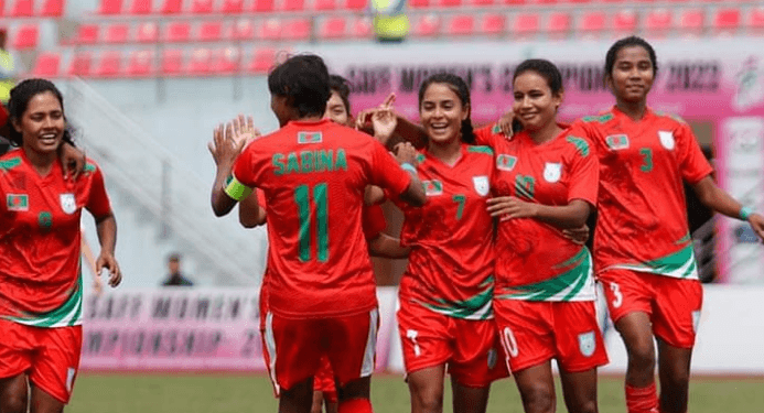 নারী ফুটবলারদের বেতন হবে ফিফার অনুদান থেকে!