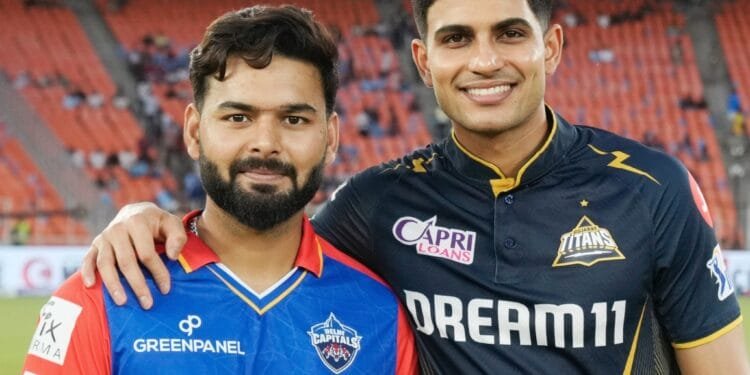 জয়ের ধারা ধরে রাখতে আগে ফিল্ডিংয়ে দিল্লি, একাদশে নেই ওয়ার্নার