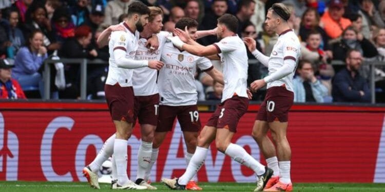 আর্সেনালকে টপকে লিভারপুলের পেছনে সিটি