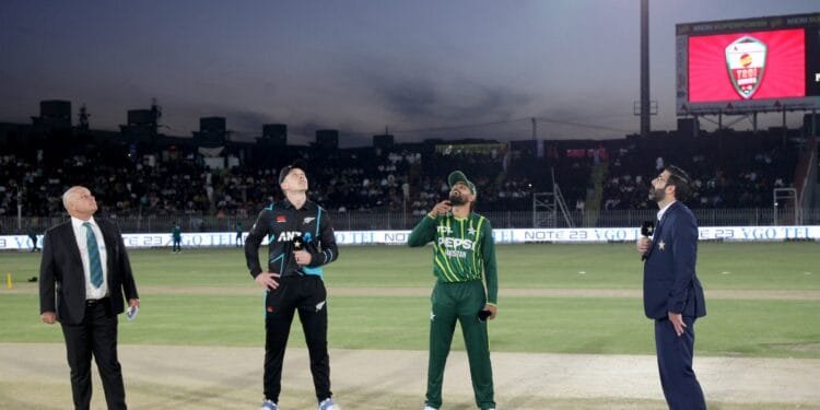 নিউজিল্যান্ডকে আগে ব্যাট করতে পাঠাল পাকিস্তান