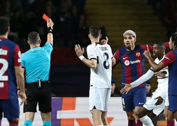 ‘পিএসজিকে জিতিয়ে দিয়ে রেফারি সব শেষ করে দিয়েছে’