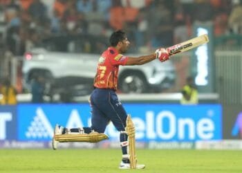 শেষ ওভারে নাটকীয় জয় পাঞ্জাবের