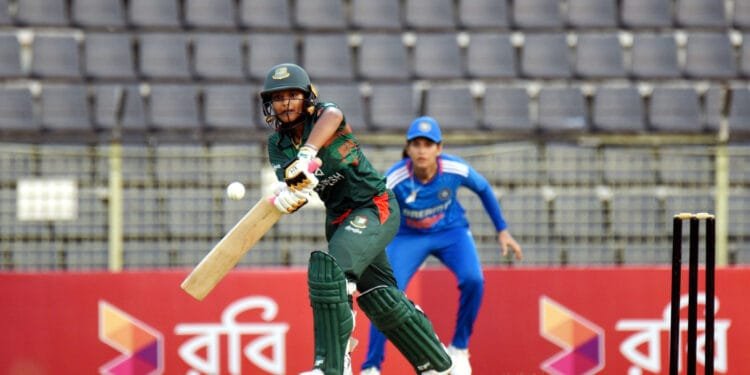 এক ঘন্টা সময় বাড়িয়ে সিলেটে আবারো শুরু ভারত-বাংলা লড়াই