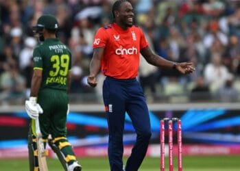 আর্চারের ফেরার ম্যাচে পাকিস্তানকে হারাল ইংল্যান্ড