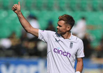 টেস্ট ক্রিকেটকে বিদায় বললেন অ্যান্ডারসন