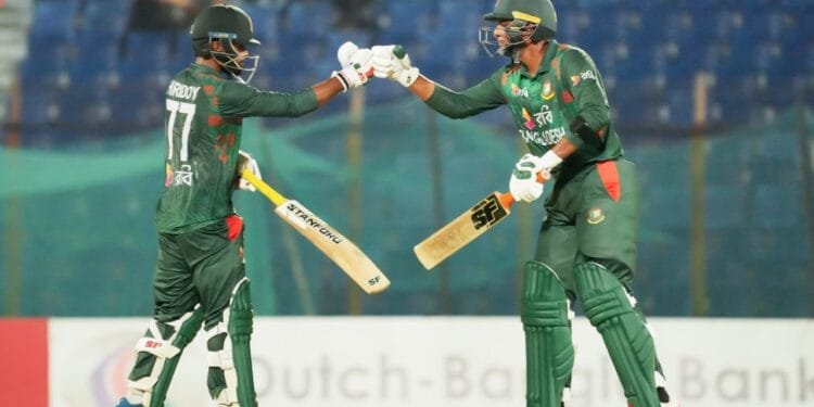 হৃদয়-রিয়াদের ব্যাটে মাঝারি সংগ্রহ বাংলাদেশের