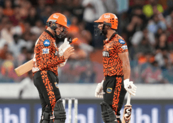 আবারও ব্যাটিং তাণ্ডবে জিতল হায়দ্রাবাদ, টিকে রইল কোয়ালিফায়ারের আশা