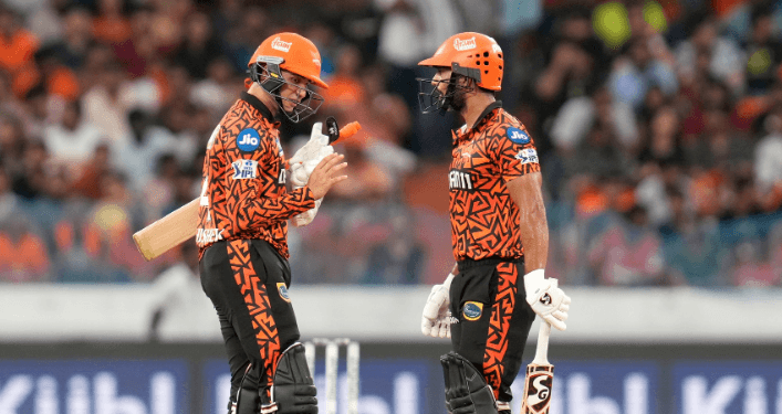 আবারও ব্যাটিং তাণ্ডবে জিতল হায়দ্রাবাদ, টিকে রইল কোয়ালিফায়ারের আশা