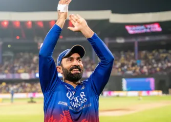 আইপিএলকে বিদায় বললেন কার্তিক