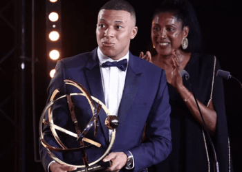 প্যারিস ছাড়ার আগে ফ্রান্সের সেরা ফুটবলারের পুরস্কার জিতলেন এমবাপে