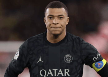 পিএসজি ছাড়ার ঘোষণা দিলেন এমবাপে