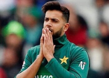 বিশ্বকাপের প্রথম ম্যাচ থেকে ছিটকে গেলেন ইমাদ ওয়াসিম