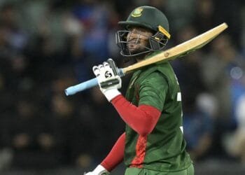 ভালো শুরুর পর অহেতুক শটে বিদায় লিটন-সাকিব