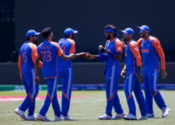 বিশ্বকাপ অভিযানে আগে বোলিংয়ে ভারত