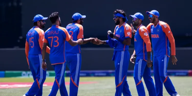 বিশ্বকাপ অভিযানে আগে বোলিংয়ে ভারত