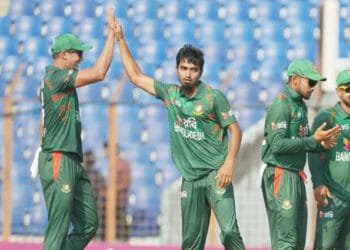 সাকিব-তাসকিনের পেস তাণ্ডবে ৪ উইকেট নেই দ. আফ্রিকার