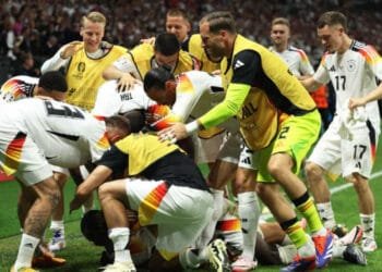 প্রত্যাবর্তনের গল্প লিখে গ্রুপ সেরা জার্মানি