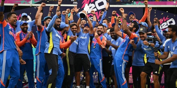 বিশ্বকাপজয়ী ভারত দলের জন্য ১২৫ কোটি রুপি পুরস্কার ঘোষণা