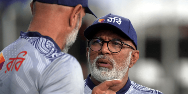 হাথুরুসিংহেসহ কোনো বিদেশী কোচ দেশে আসেননি