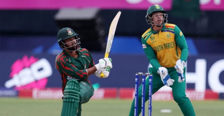 শেষ ওভারে হৃদয় ভাঙল বাংলাদেশের