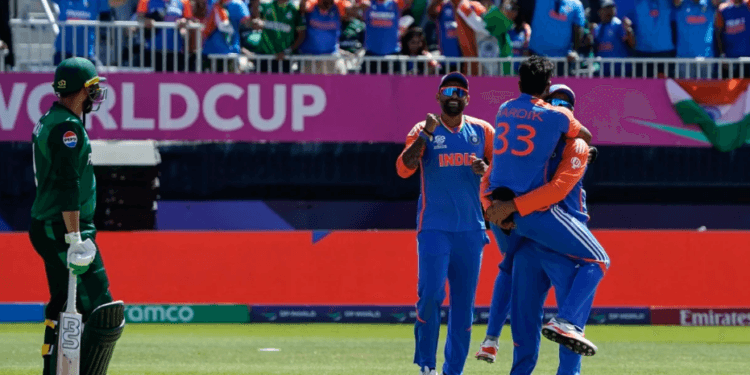 ভারতের কাছে হারে বিশ্বকাপ থেকে বিদায়ের পথে পাকিস্তান!