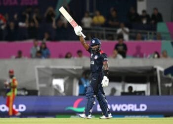 ছক্কাবৃষ্টিতে যুক্তরাষ্ট্রকে জেতালেন জোন্স