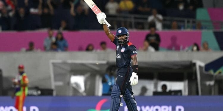 ছক্কাবৃষ্টিতে যুক্তরাষ্ট্রকে জেতালেন জোন্স