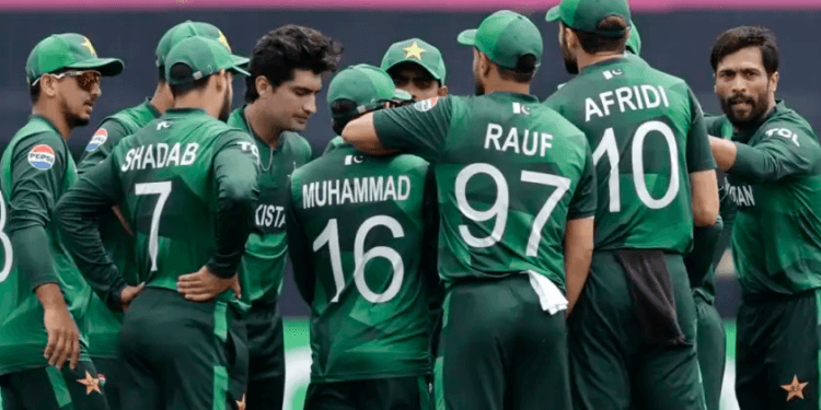 রাতে পাকিস্তানের বাঁচা-মরার ম্যাচ