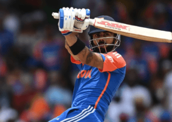 সঠিক সময়ে জ্বলে উঠলেন কোহলি, শিরোপার জন্য ভারত থামলো ১৭৬ রানে