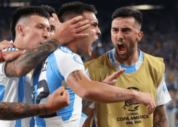 শেষ মুহূর্তে মার্টিনেজের গোলে টানা দুই জয় মেসির আর্জেন্টিনার