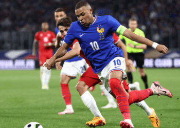 জাতীয় দলের জার্সিতে আলো ছড়ালেন এমবাপে-ডি ব্রুইনেরা